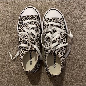 Girls converse shoes size 1